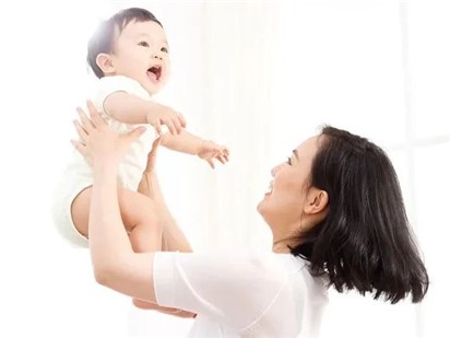 聽說寶寶不能抱著搖晃，真的嗎？